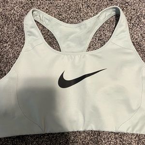 Nike sports bra size M
